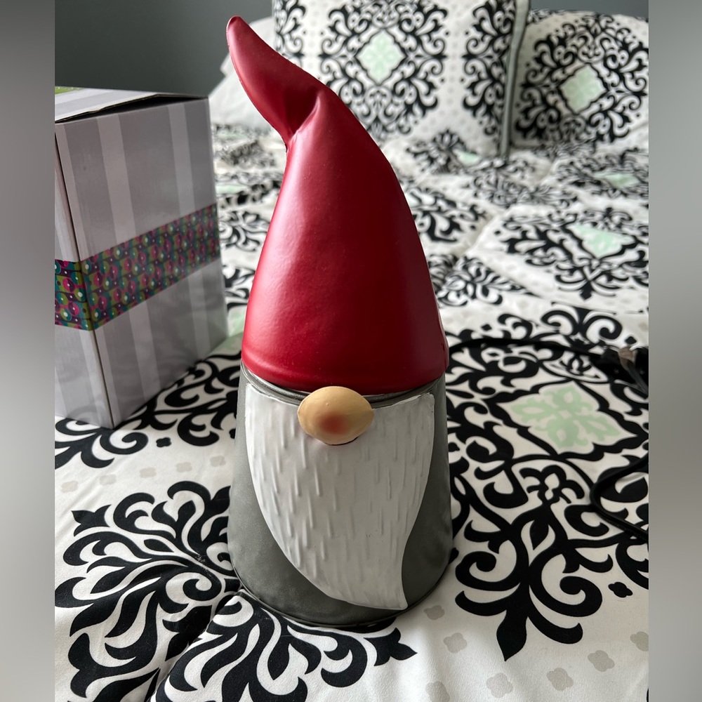 Scentsy Christmas Gnome Wax Melter Never used